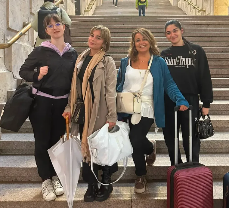 Rosalba con Samanta, Denise e Giulia in viaggio per un corso di aggiornamento LPG