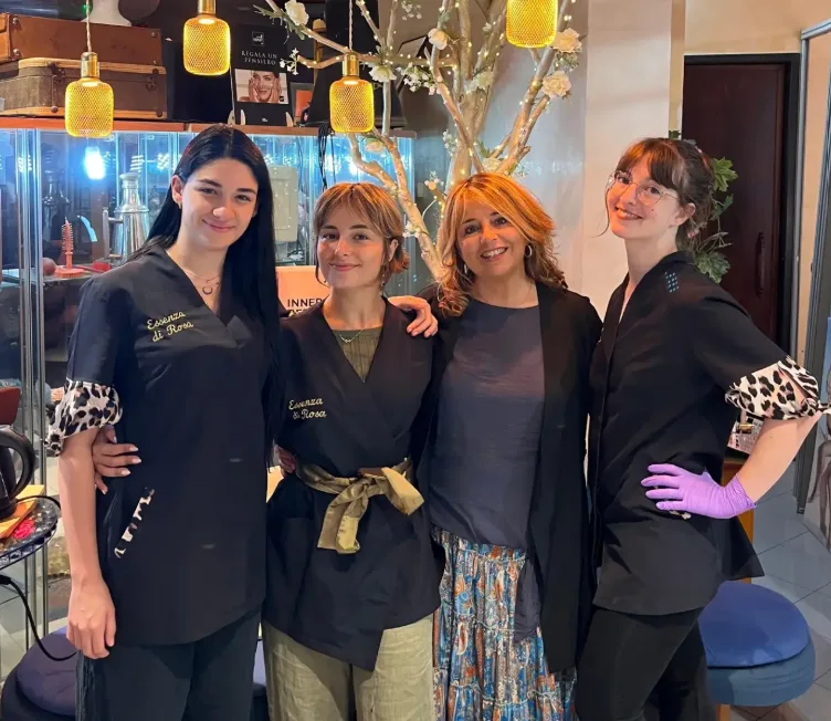 Giulia, Denise, Rosalba e Samanta nel centro Essenza di Rosa